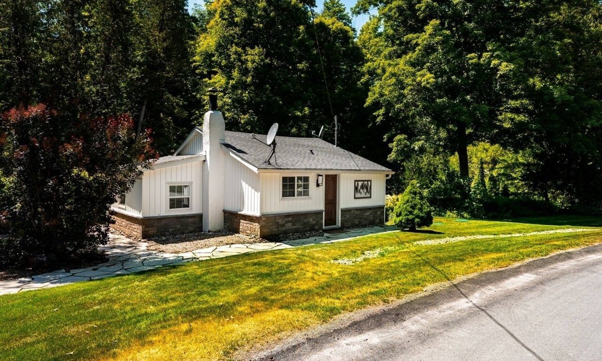 Mono House | Hockley Valley Cozy Cottage with Waterfront Access!