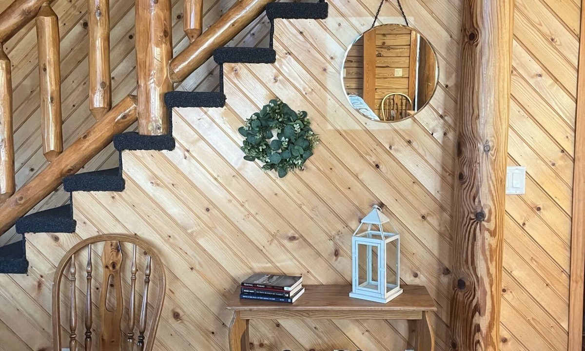 Alpine Cabin | Hodge Podge Lodge bring 24 friends to East Port Marina on Dale Hollow Lake