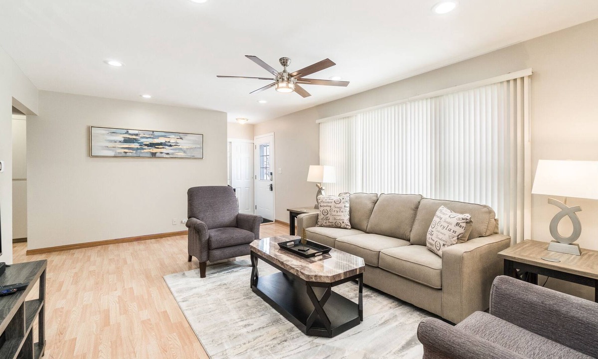 Schaumburg House | Hoffman Estates Rental