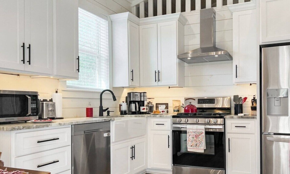Fayetteville House | Hog Heaven | 4 wooded Acres, 10 minutes from UofA!