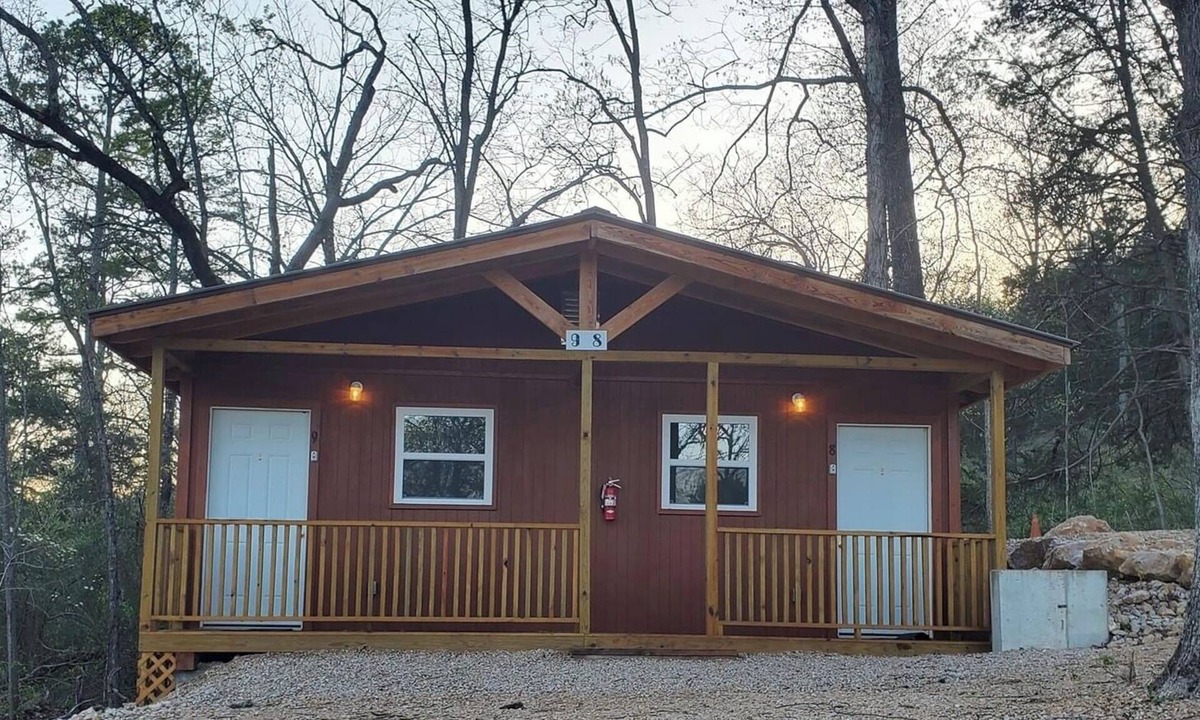 Eminence Cottage | Hogan's Hideout Cottage #9
