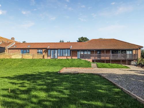 Lowestoft House | Hogbert's Hideaway