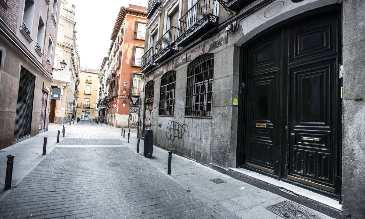 Embajadores Hostel | Hola Rooms