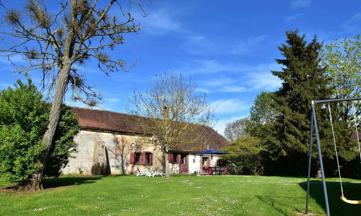 Saint-Maurice-sur-Aveyron House | Holiday home with private garden on a farm