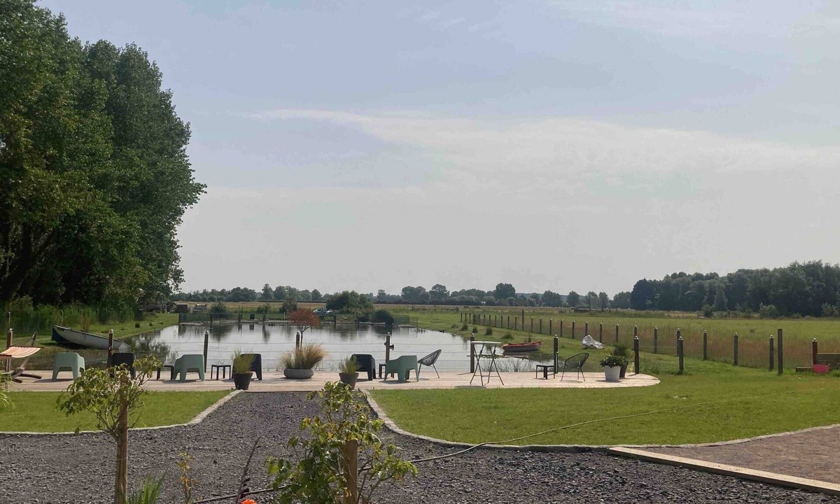 Saint-Quentin-en-Tourmont House | Holiday Home 'Le T'chot Pierre 1' with Lake View, Shared Garden and Wi-Fi