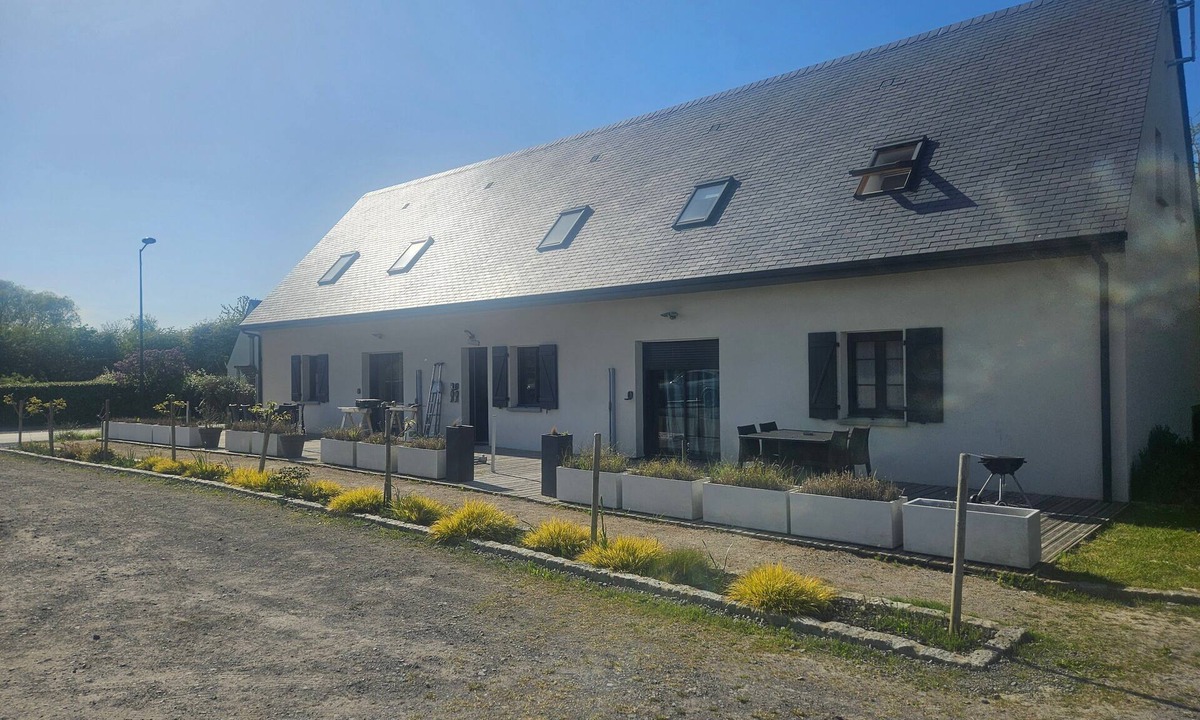 Saint-Quentin-en-Tourmont House | Holiday Home 'Logement De Vacances T'chot Pierre' with Shared Terrace, Shared Garden and Wi-Fi