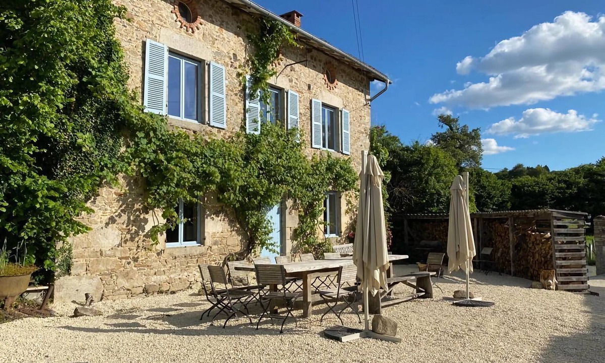 Saint-Leonard-de-Noblat House | Holiday Home in Saint-Léonard with Pool