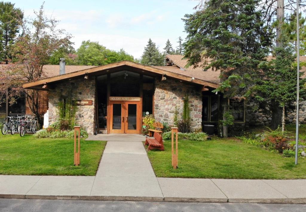 Rhinelander Resort | Holiday Acres Resort