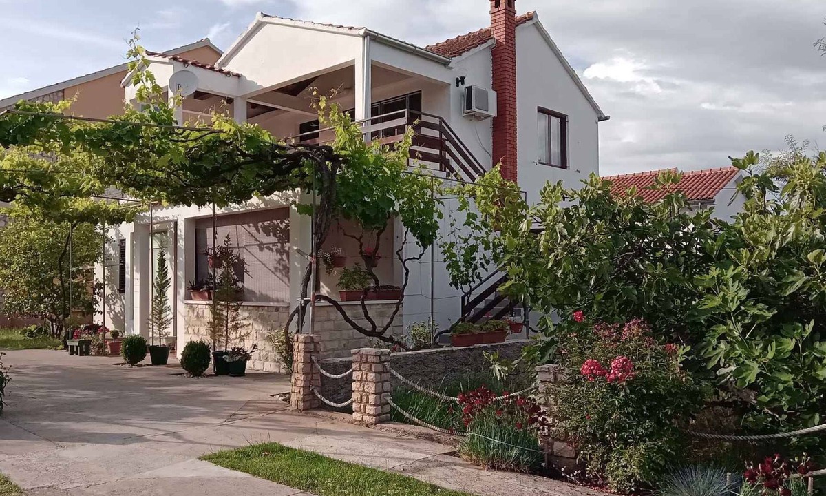 Tkon Apartment | Holiday apartment with terrace and air conditioning