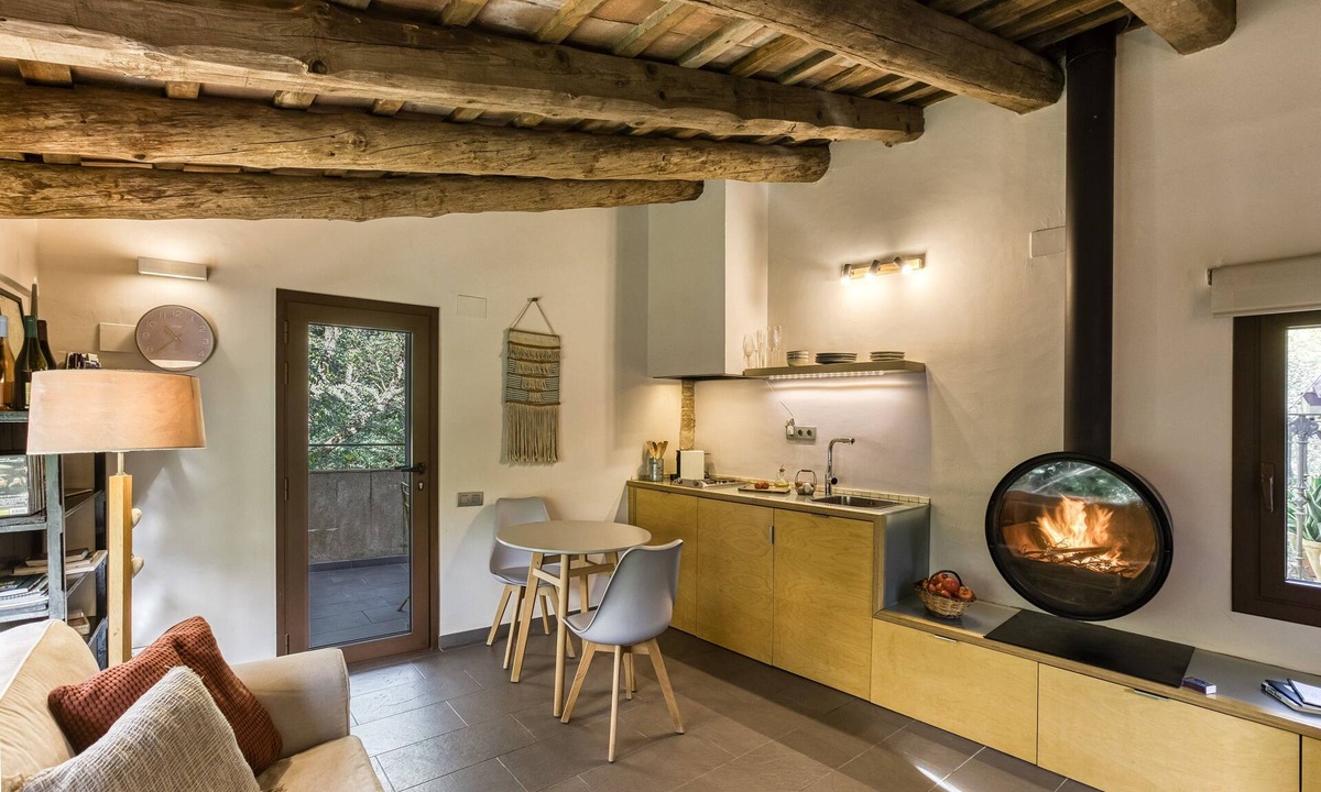 Sant Marti Vell House | Holiday Apartment "La Pallissa - Can Bonet" with Mountain View, Shared Pool & Wi-Fi