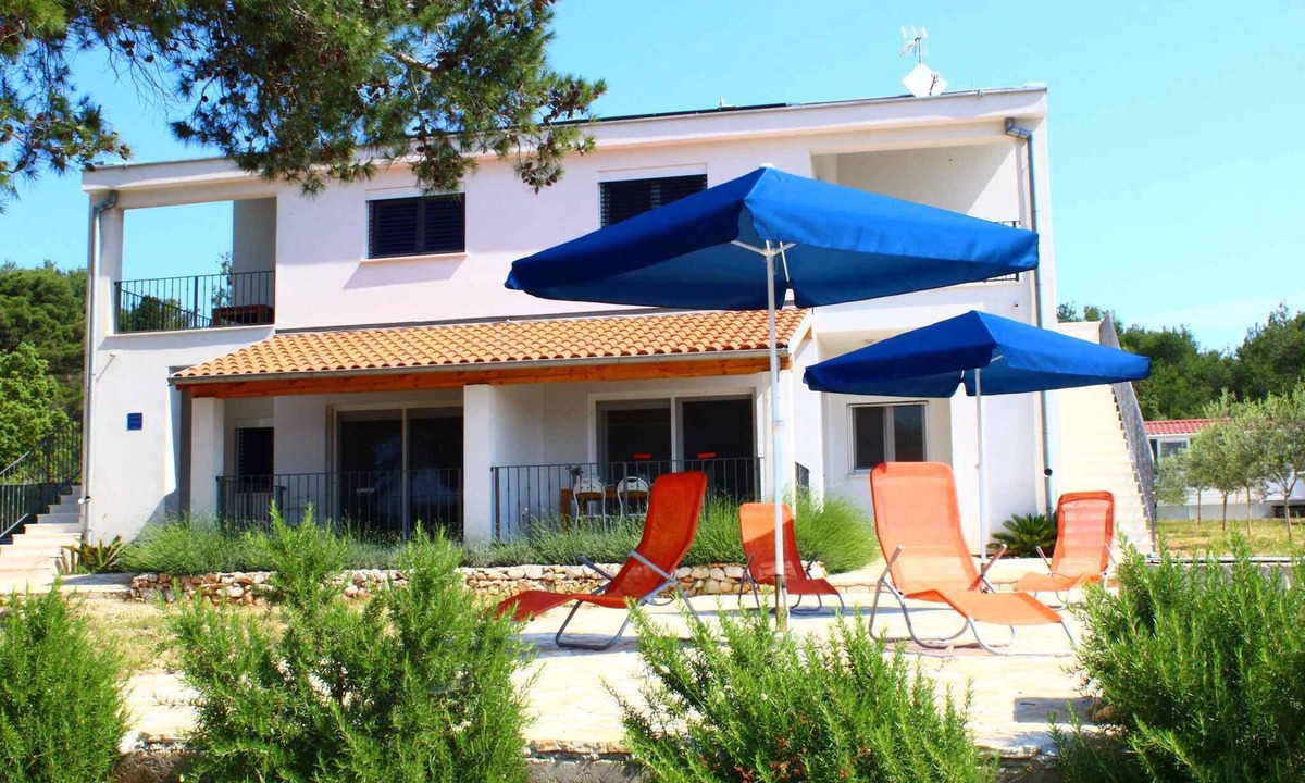 Verunic Apartment | Holiday apartment 10 m from the sea