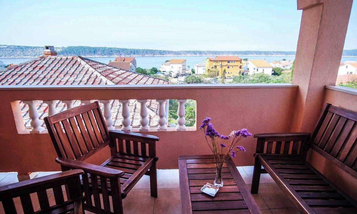 Barbat na Rabu Apartment | Holiday apartment 50 m from the Adriatic