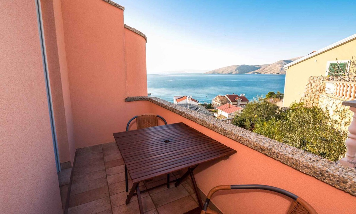 Stara Baska Apartment | Holiday apartment 80 meters from the beach