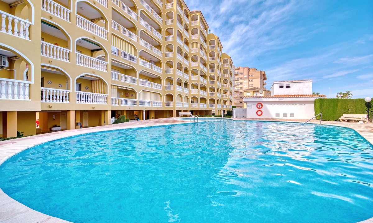 Xeraco Apartment | Holiday Apartment 'Barlovento I' with Sea View, Terrace, Shared Pool & Wi-Fi