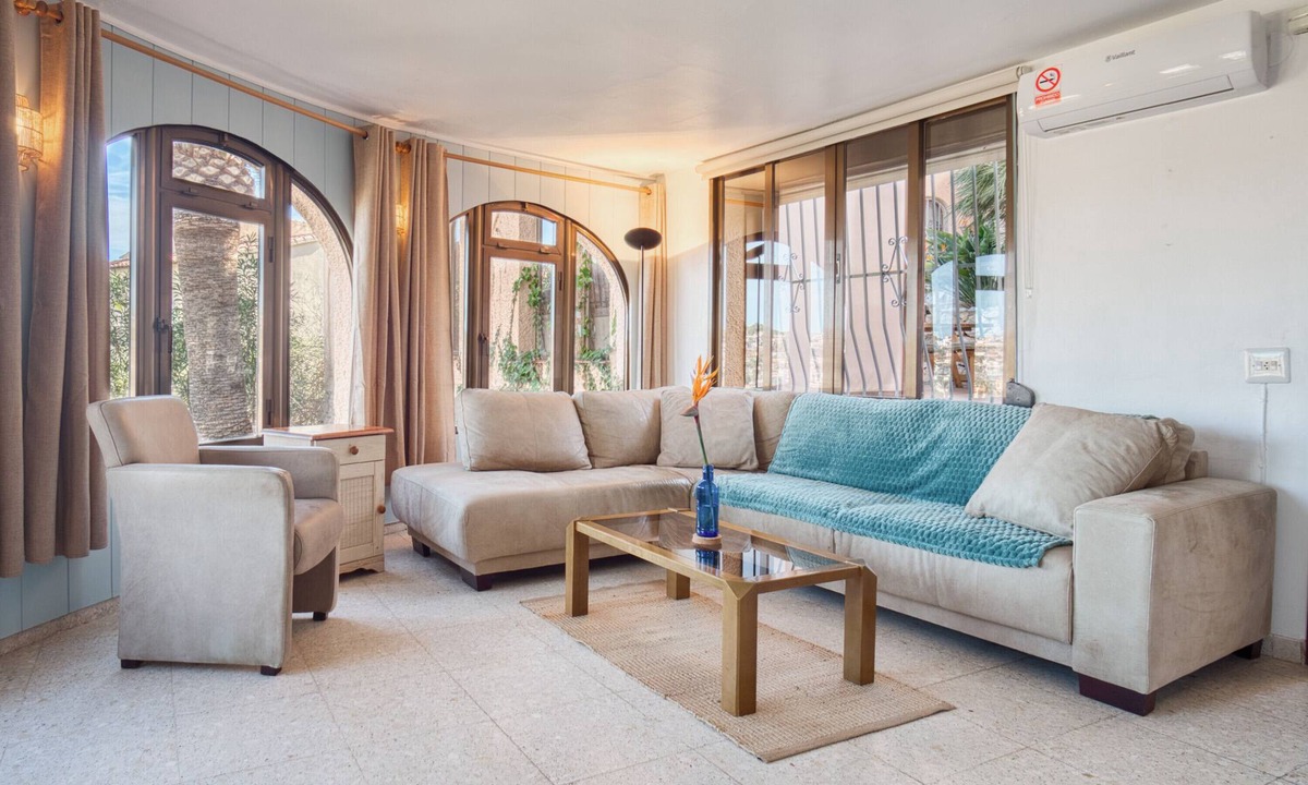 La Canuta Apartment | Holiday Apartment "Charissa" with Sea View, Shared Pool & Wi-Fi