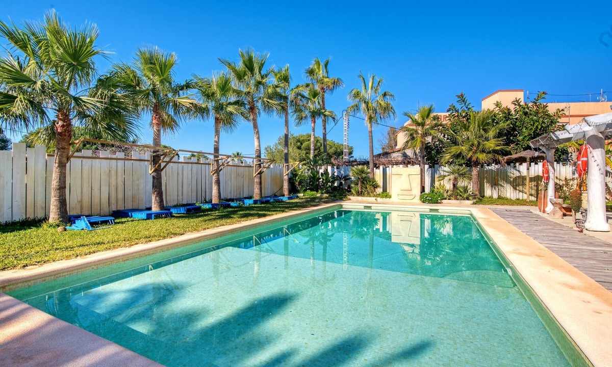 Les Deveses Apartment | Holiday Apartment "Denia 2" near Beach with Share Pool & Wi-Fi