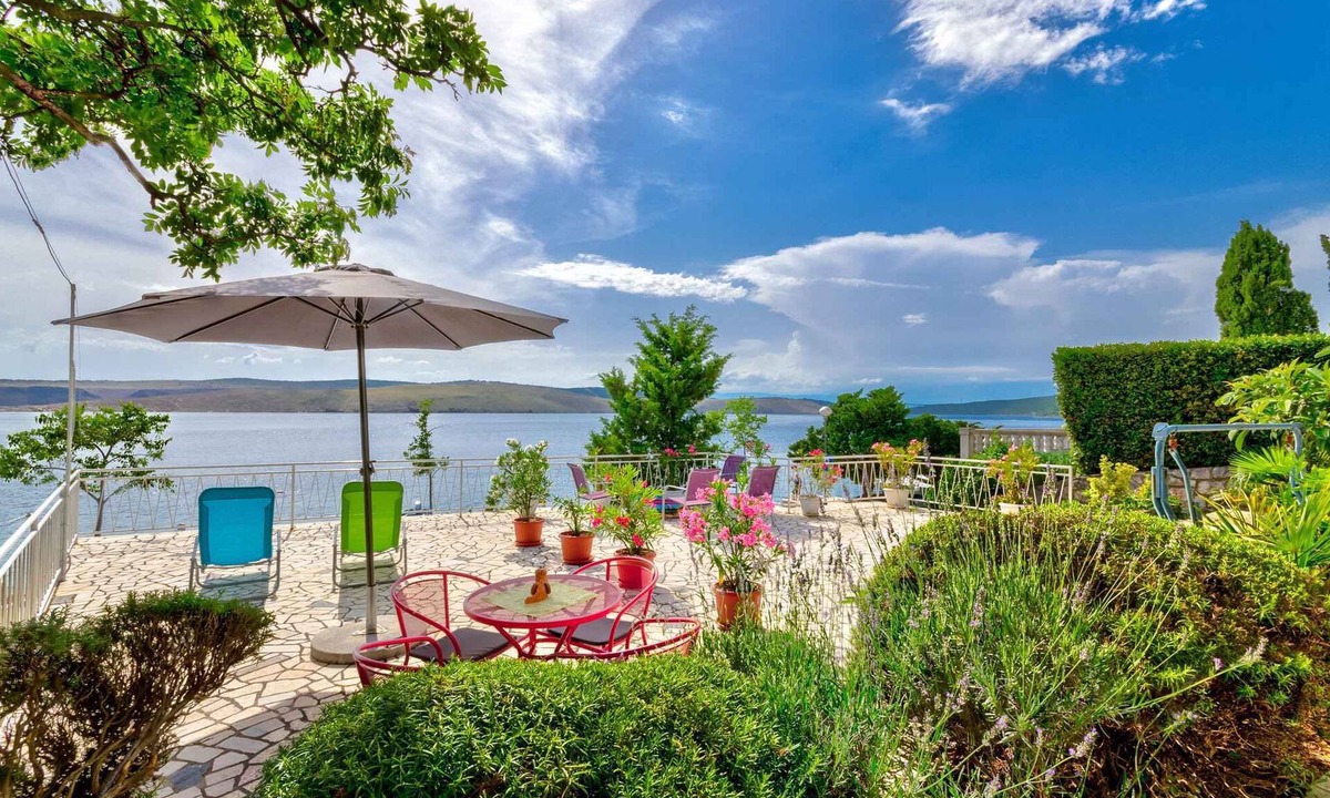 Jadranovo Apartment | Holiday apartment directly on the beach