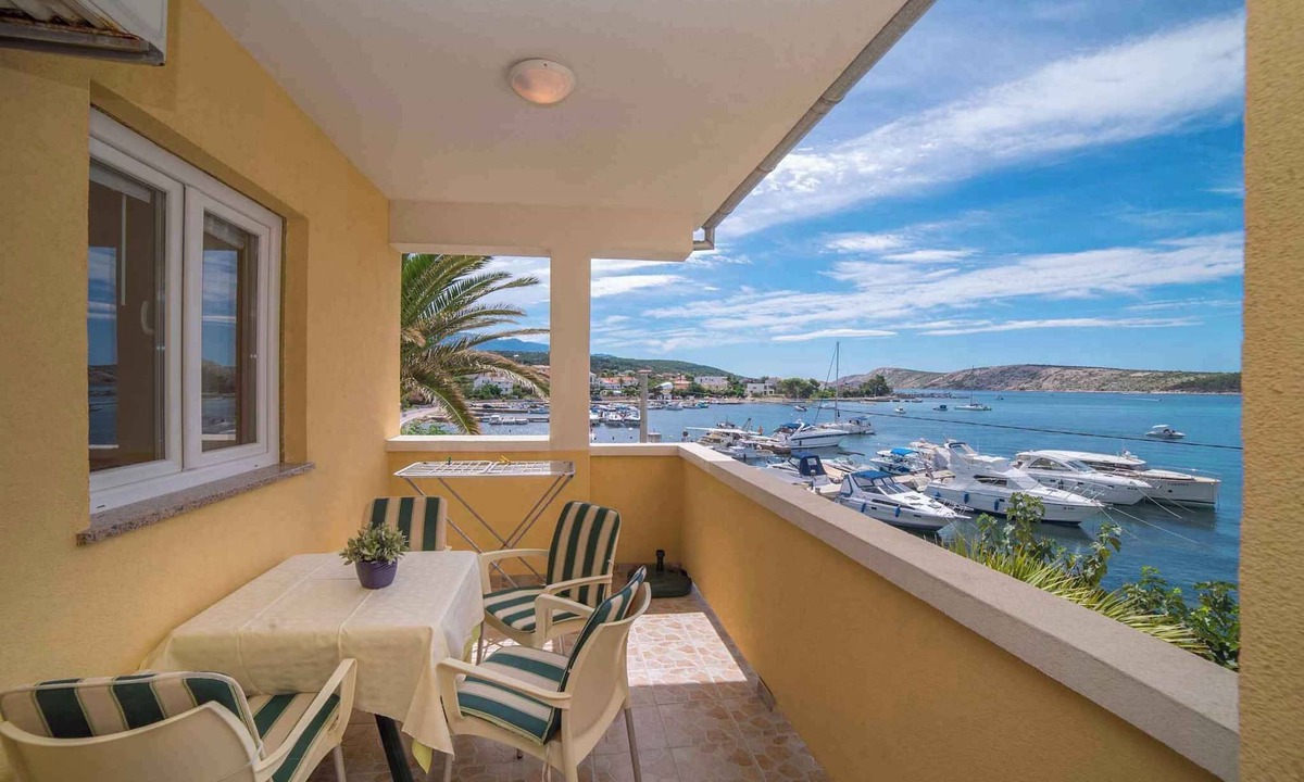 Barbat na Rabu Apartment | Holiday apartment directly by the sea