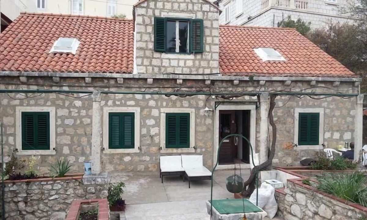 Dubrovnik Apartment | holiday apartment "Dubrava" with view of the water