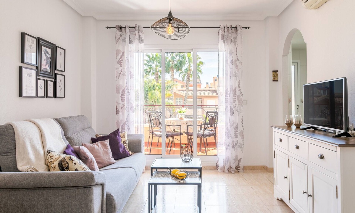 Gran Alacant Apartment | Holiday Apartment with Sea View, Shared Pool & Jacuzzi, Terraces, Garden & Wi-Fi