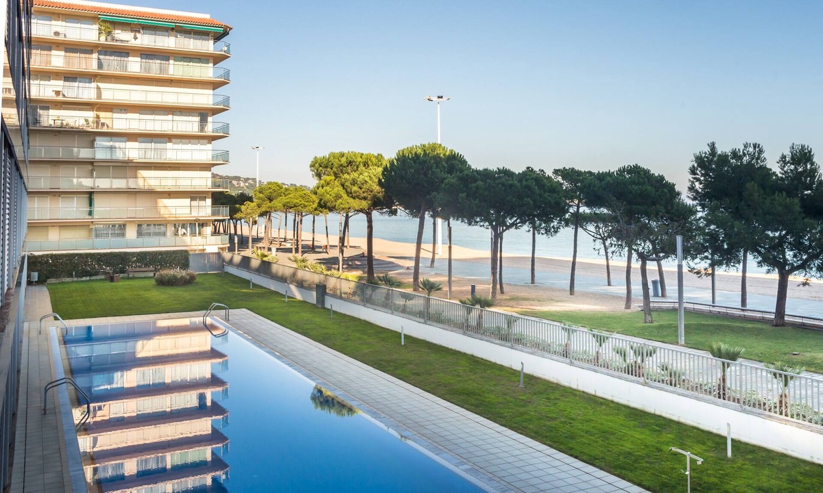 Platja d'Aro Apartment | Holiday Apartment "Nereides" with Sea View, Shared Pool & Wi-Fi
