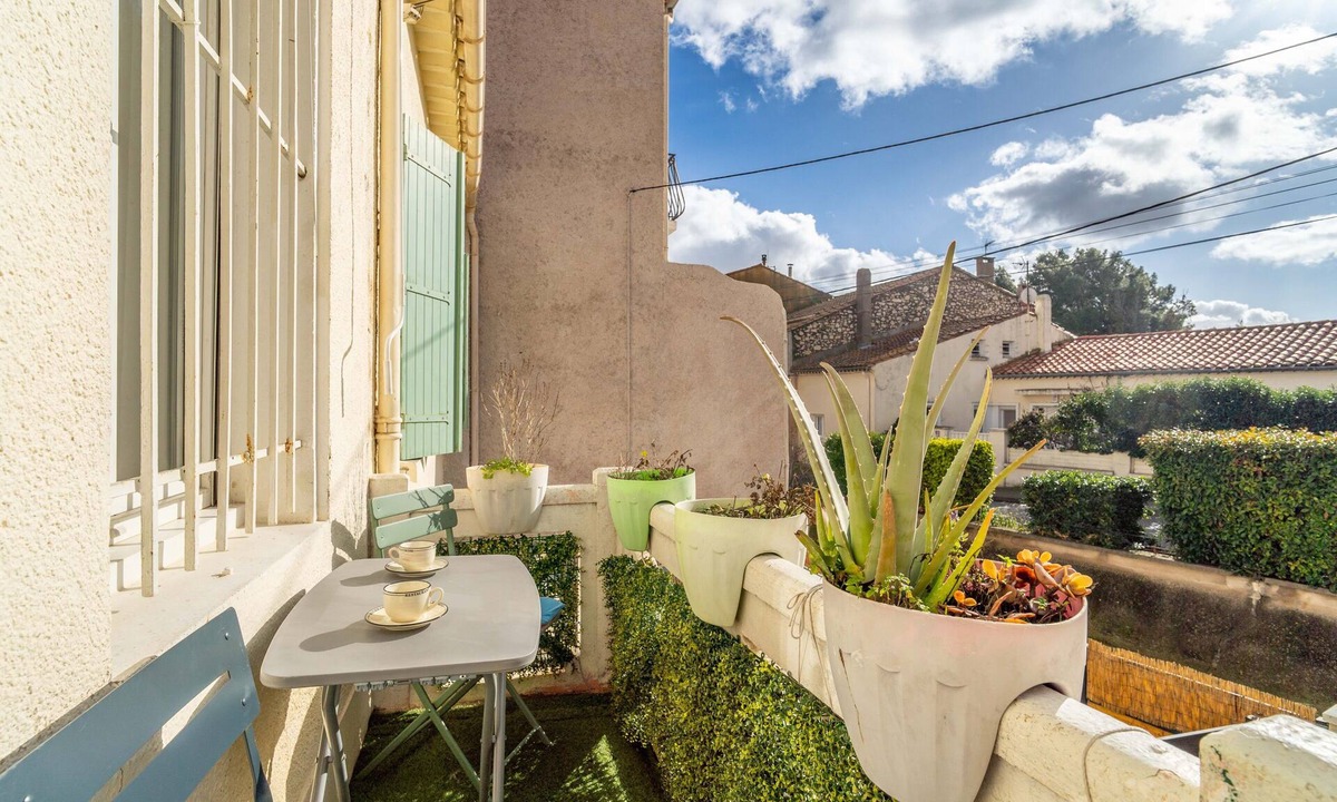 Cuxac-dʼAude Apartment | Holiday Apartment Les Pieds dans l'Aude – Renovated, Central, with Terrace
