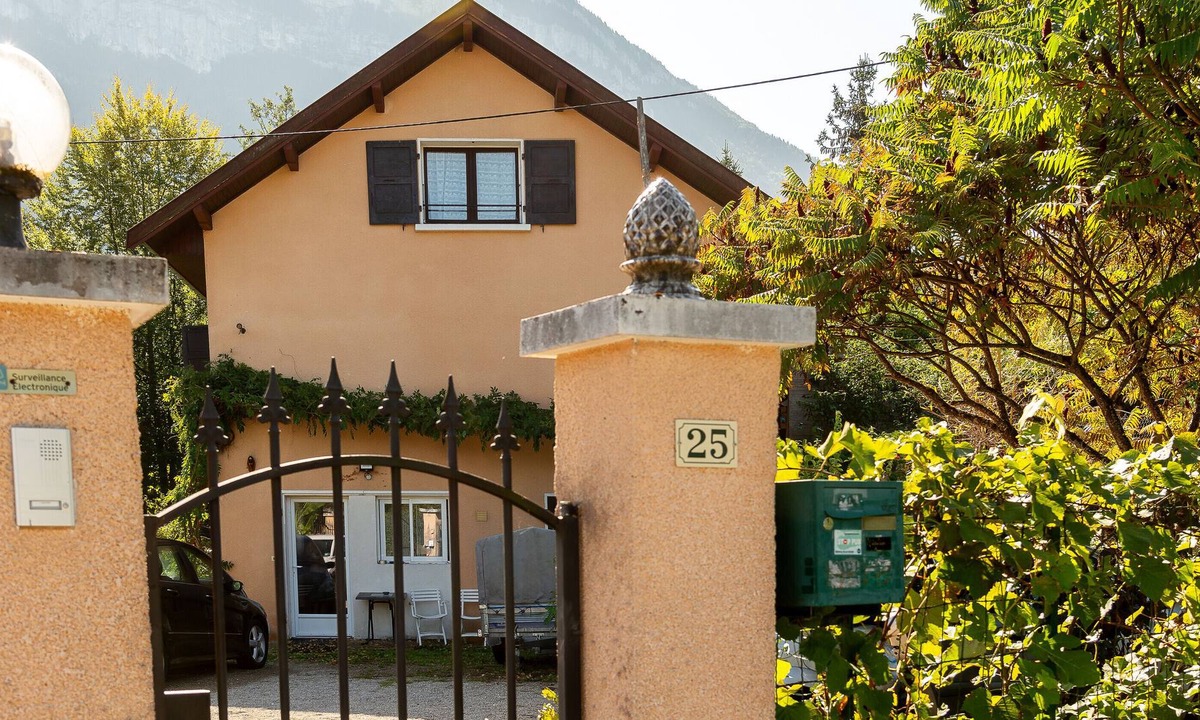 Lepin-le-Lac Apartment | Holiday Apartment "Du Haut" with Mountain View