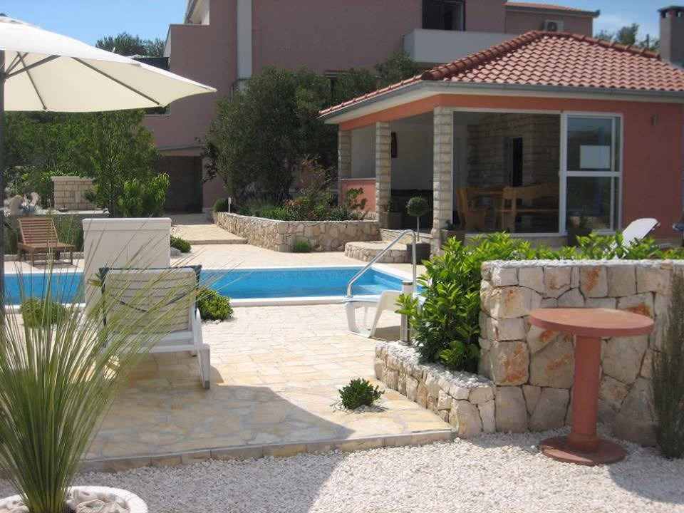 Dvornica Apartment | Holiday apartment with use of pool