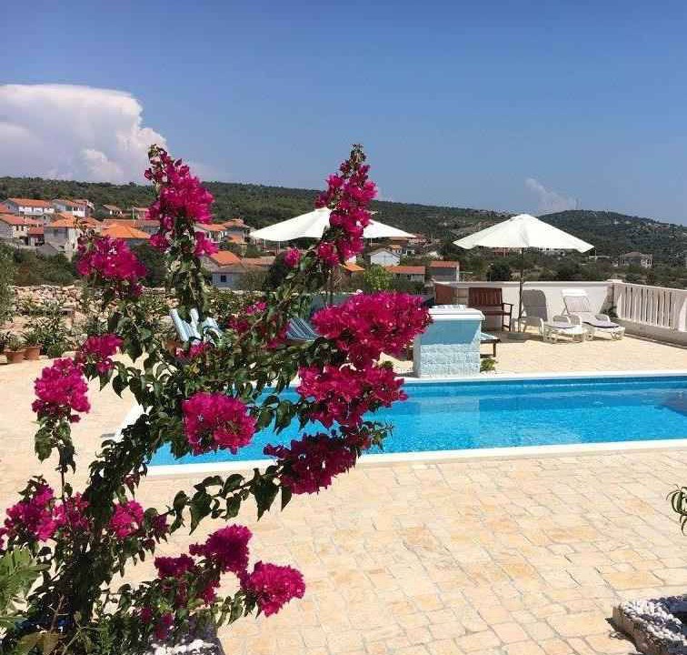 Dvornica Apartment | Holiday apartment with use of pool