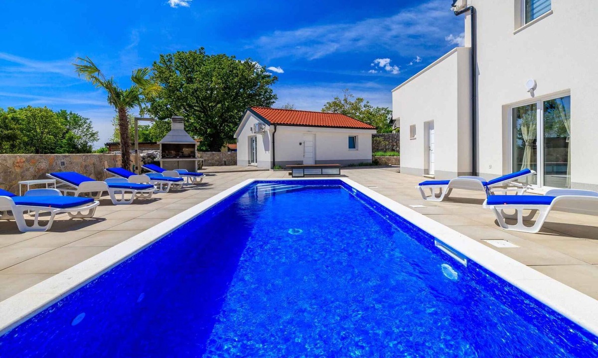 Kras Apartment | Holiday apartment with shared pool