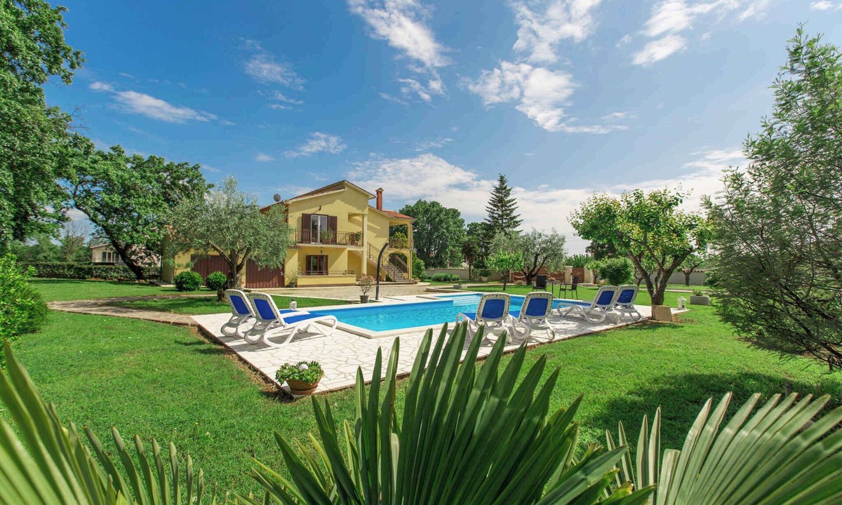 Susnjici Apartment | Holiday apartment with pool and air conditioning