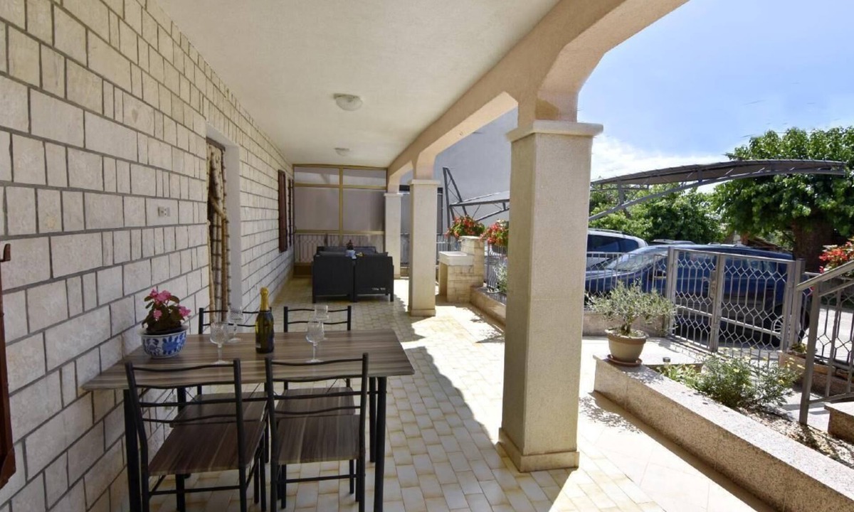 Murine Apartment | Holiday Apartment in Murine with Private Parking