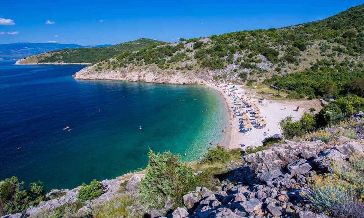 Vrbnik Apartment | Holiday apartment near the beach