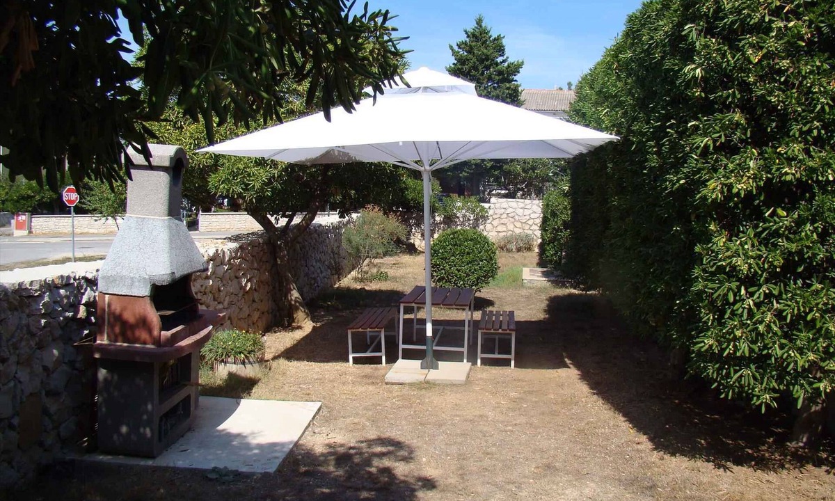 Povljana Apartment | Holiday apartment only 250 m from the beach
