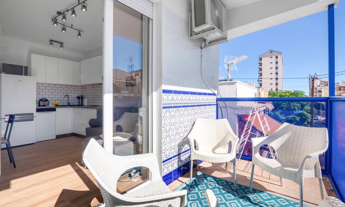 Grao de Gandia Apartment | Holiday Apartment "Soleole7" with Shared Terrace, A/C & Wi-Fi