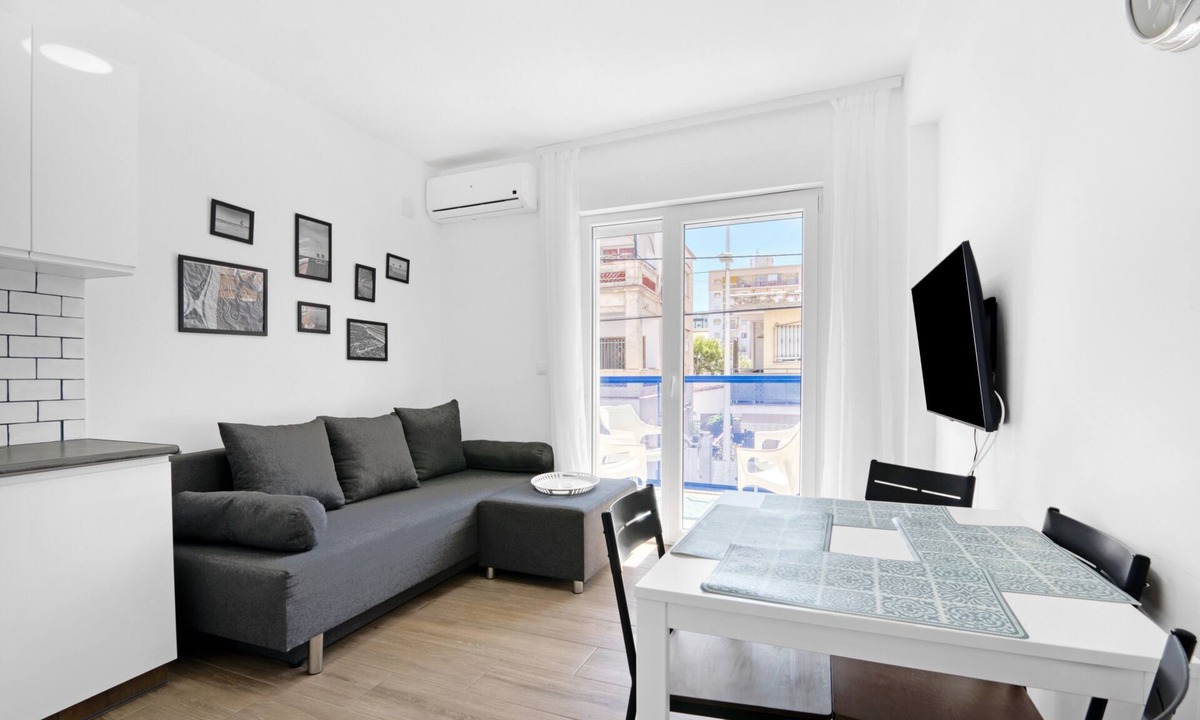 Grao de Gandia Apartment | Holiday Apartment "Soleole5" with Shared Terrace, A/C & Wi-Fi
