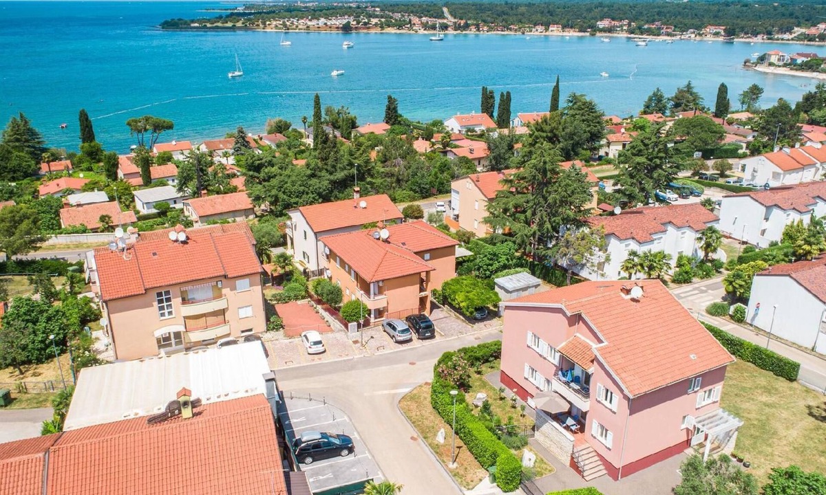 Dajla Apartment | Holiday apartment Villa Pinta with a large garden