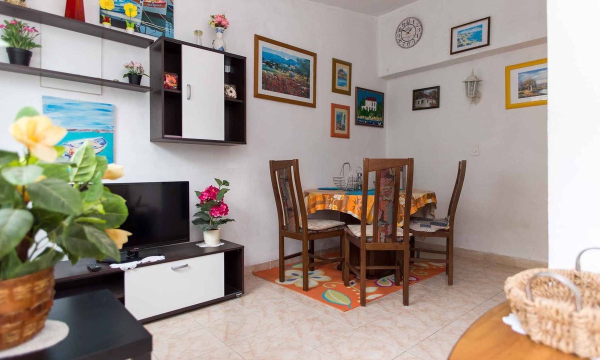 Grebastica Apartment | Holiday apartment with air conditioning and sea view