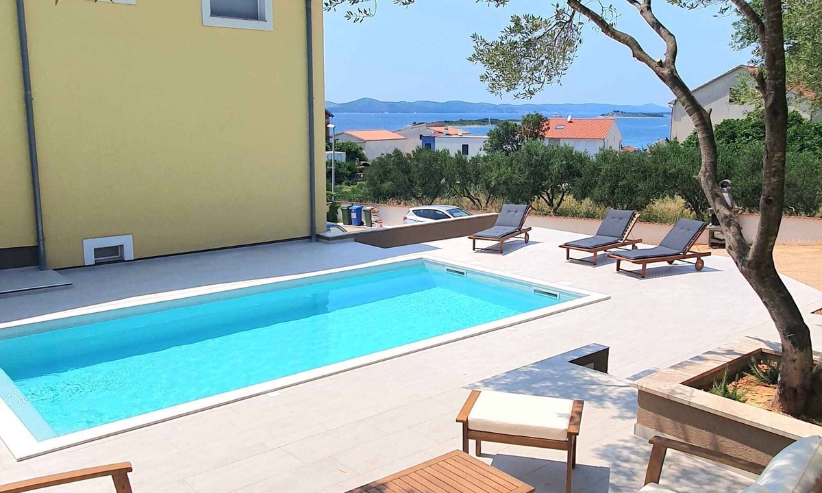 Drage Apartment | Holiday apartment with 35 sqm terrace with sea view
