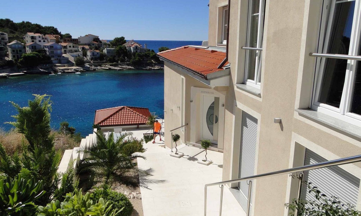 Primosten Burnji Apartment | Holiday apartment with pool use and sea views