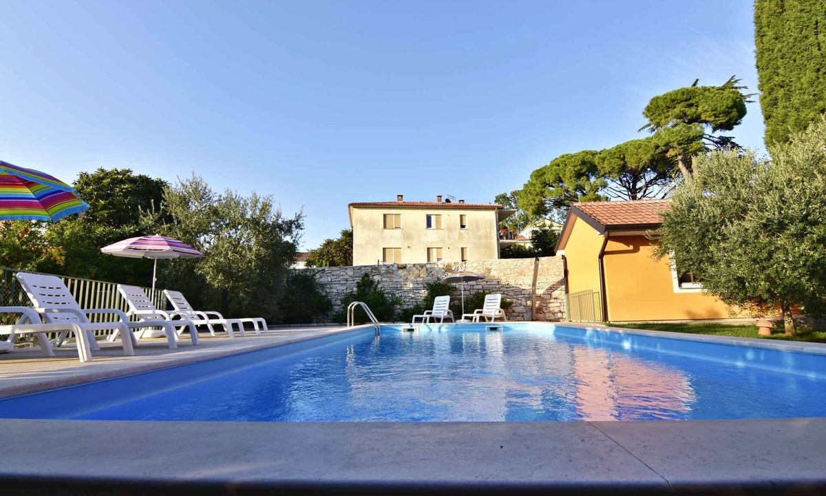 Savudrija Apartment | Holiday apartment with pool in a quiet location