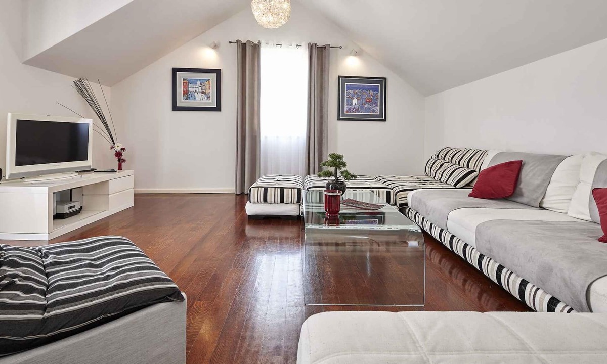 Trogir Apartment | Holiday apartment with 2 bathrooms and Internet