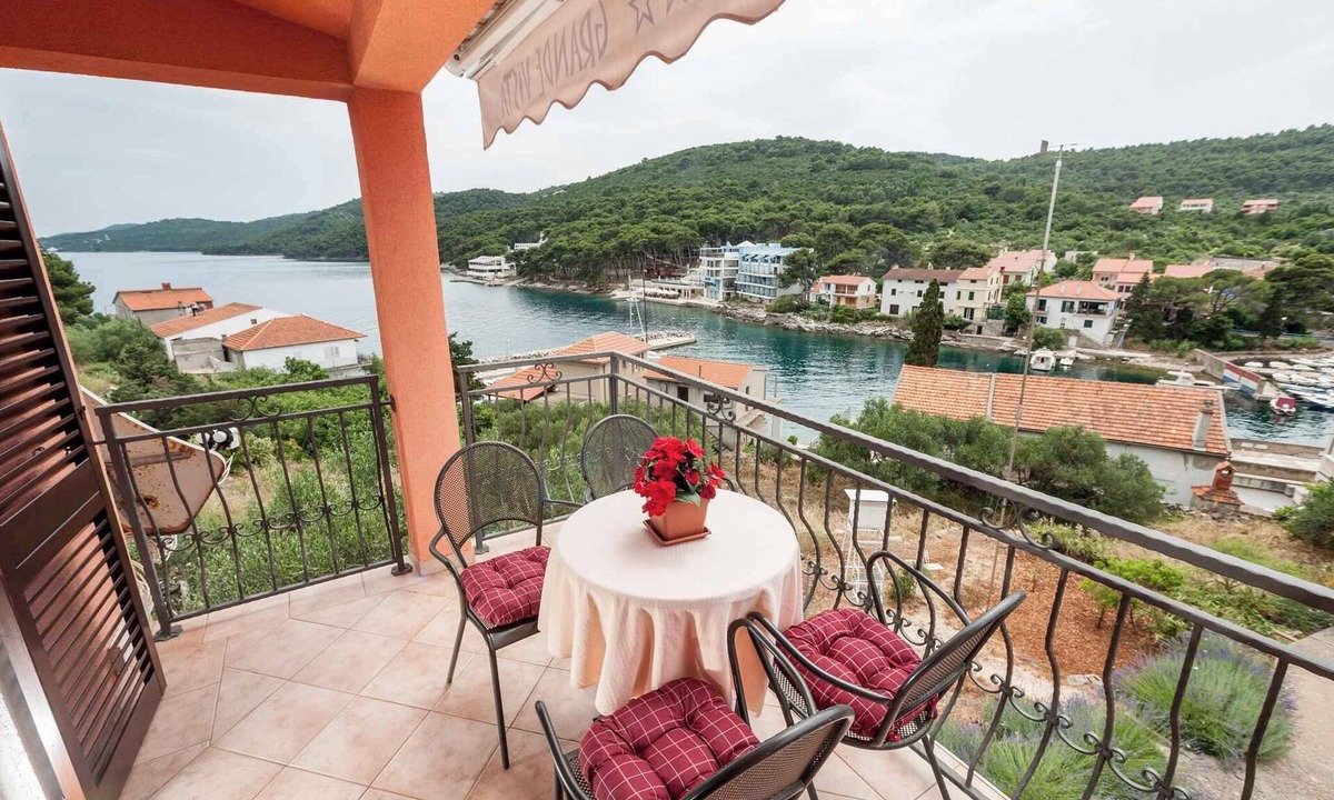 Bozava Apartment | Holiday apartment with air conditioning