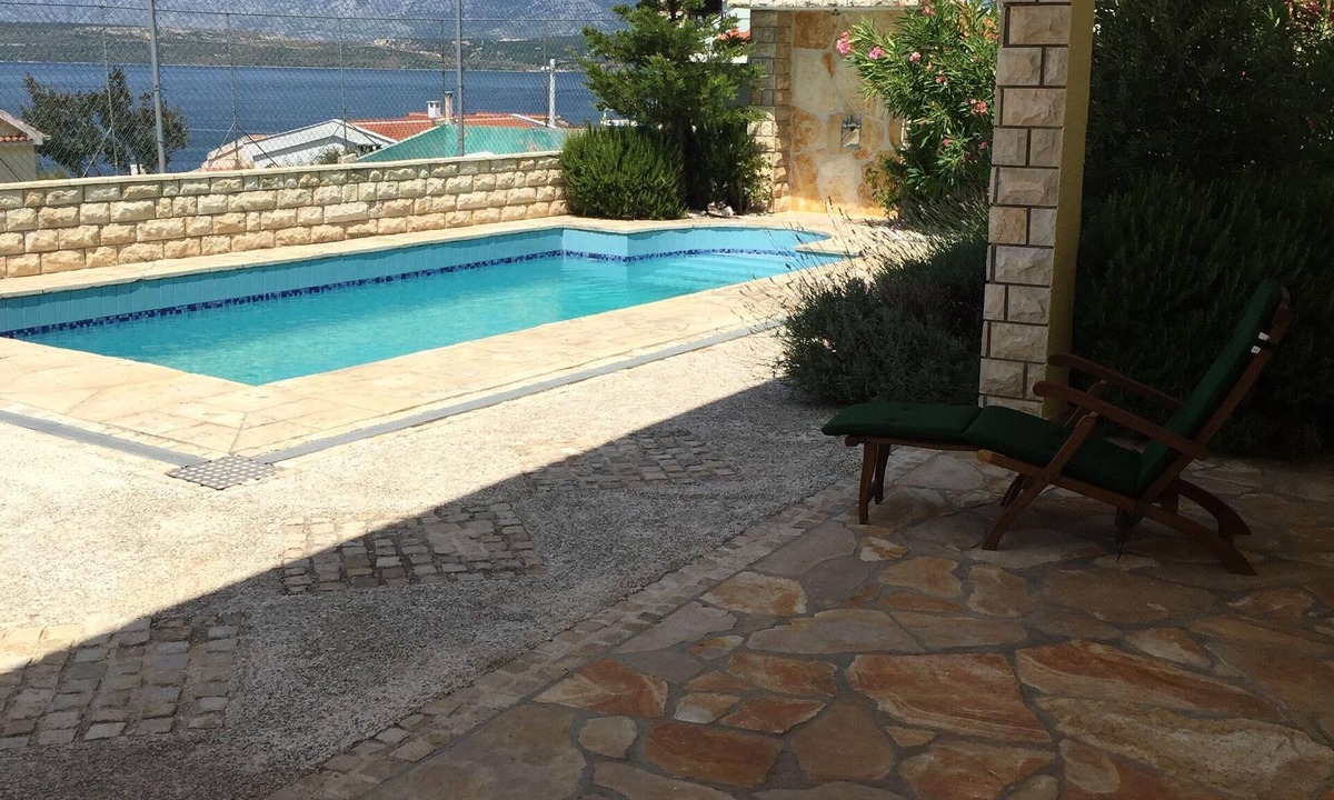 Novigrad House | Holiday apartment with a balcony near the beach