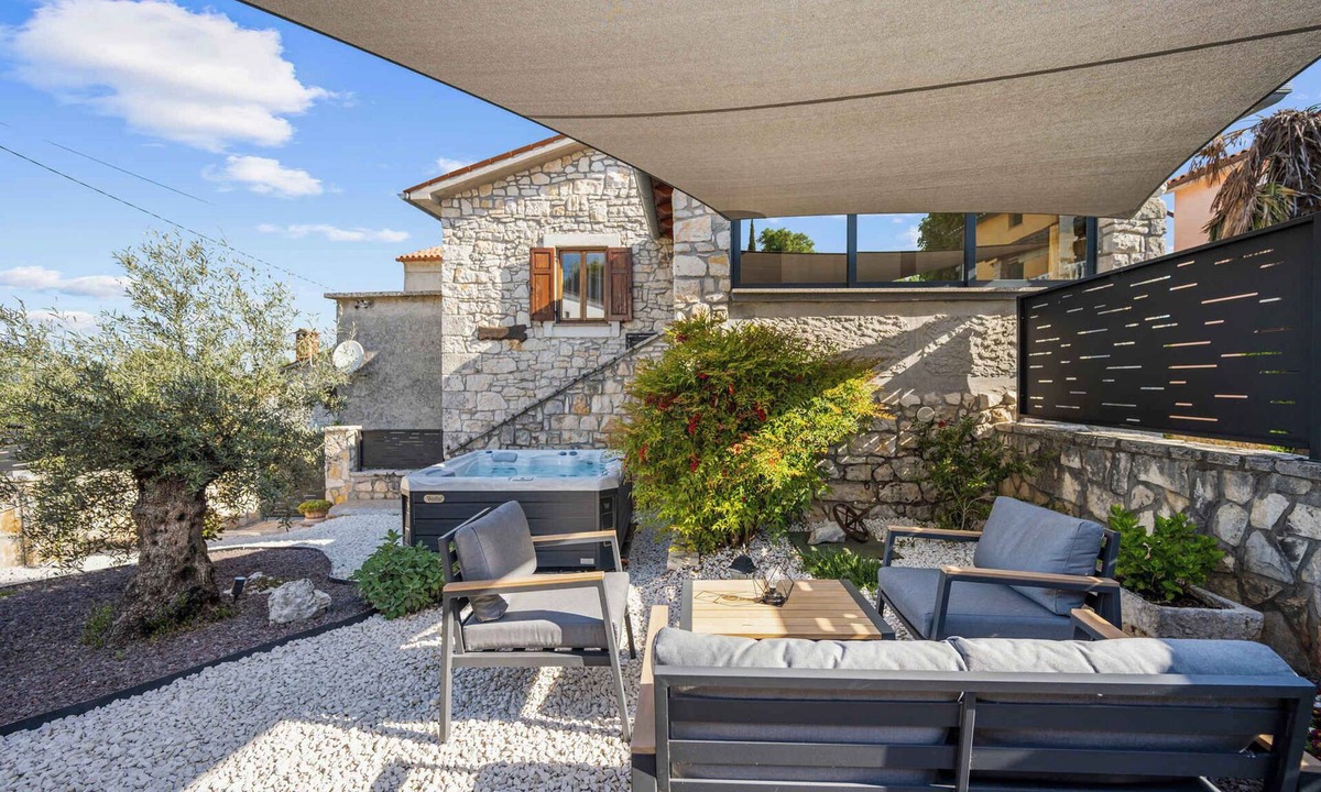 Krsan Apartment | Holiday apartment with air conditioning