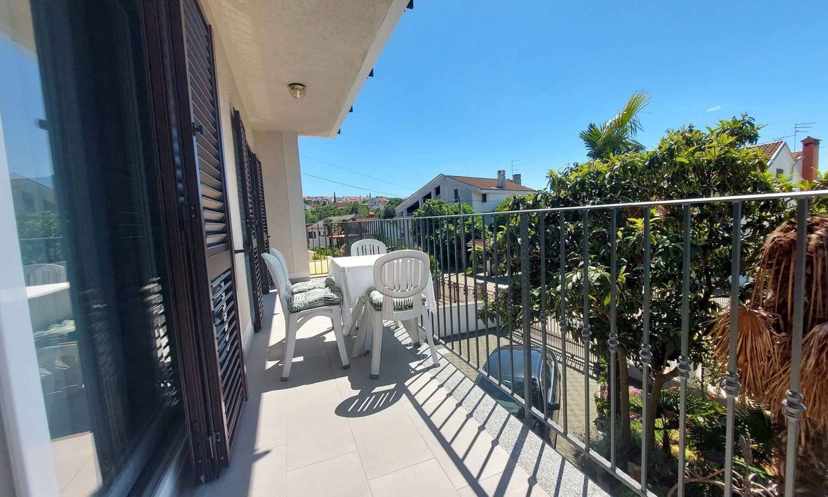 Malinska Apartment | Holiday apartment with air conditioning and balcony
