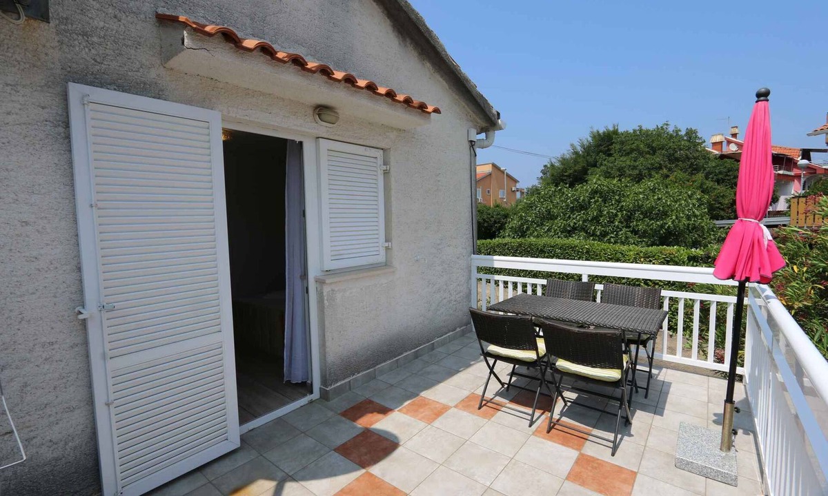 Silo Apartment | Holiday apartment with air conditioning and balcony