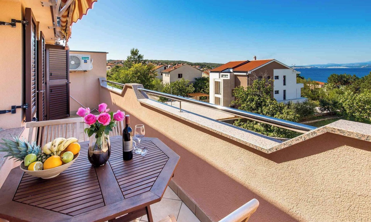Silo Apartment | Holiday apartment with air conditioning and pool