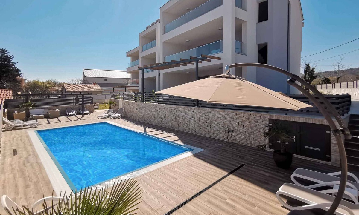 Silo Apartment | Holiday apartment with an outdoor pool