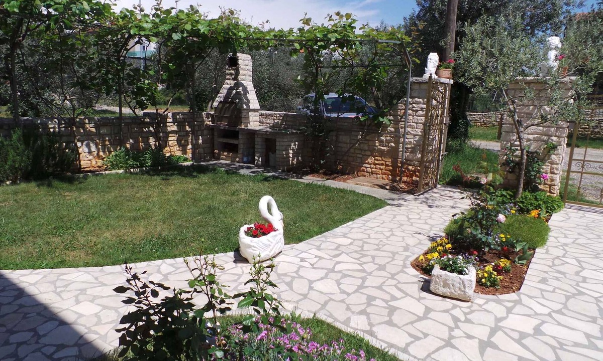 Fazana Apartment | Holiday apartment with barbecue in the garden